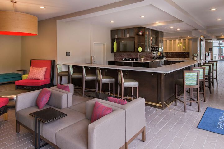 Lounge 59 of 68