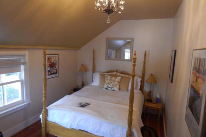 Room 21 of 28
