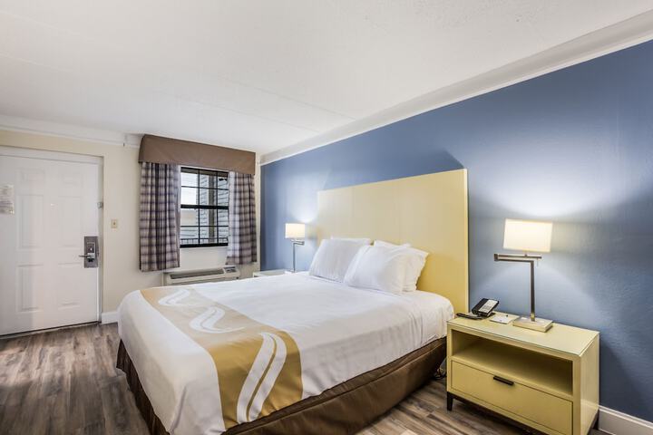 Room 30 of 41