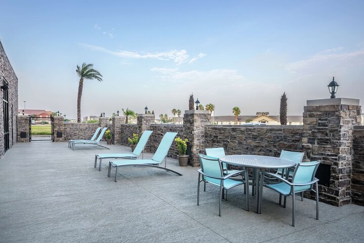 Terrace/Patio 33 of 34