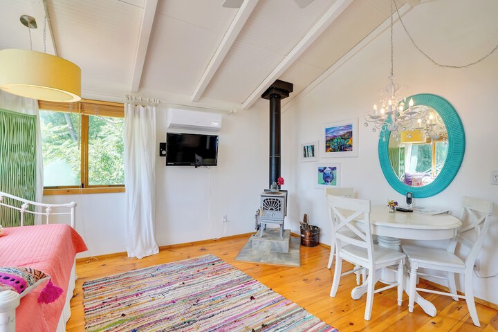 Pet-friendly Patagonia Apt 12 Mi to Wineries!