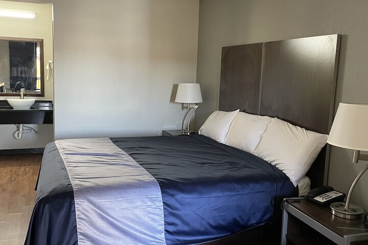 Room 26 of 29