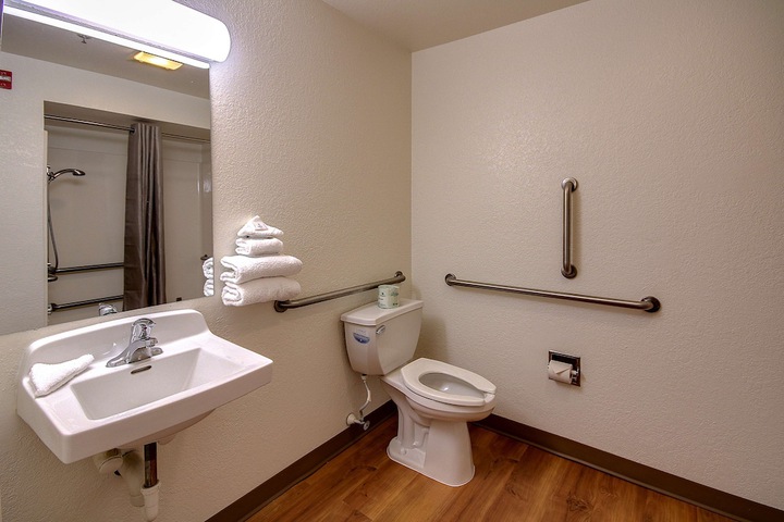 Room 21 of 38