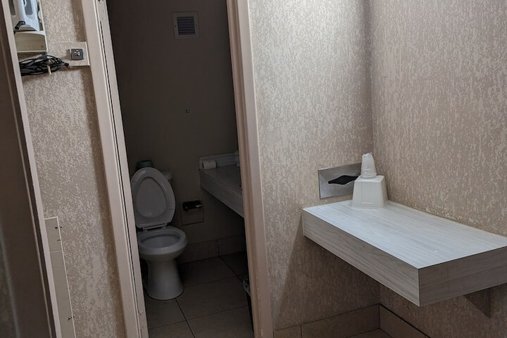 Room 21 of 36