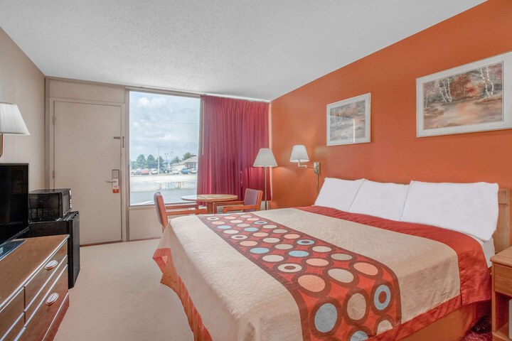 Room 14 of 19