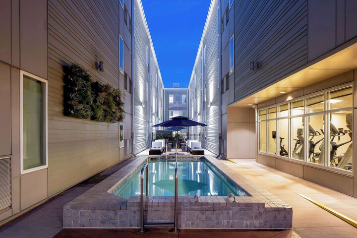 Hotel Exterior 61 of 63