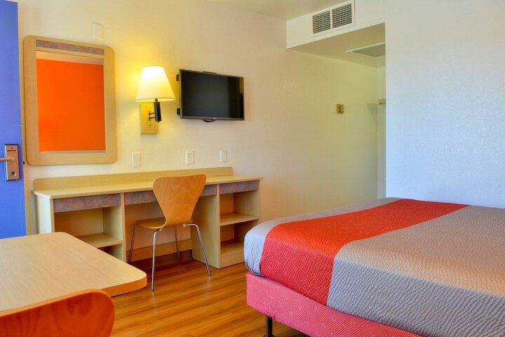 Room 26 of 34