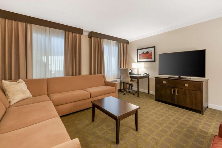 Best Western Plus White Bear Country Inn