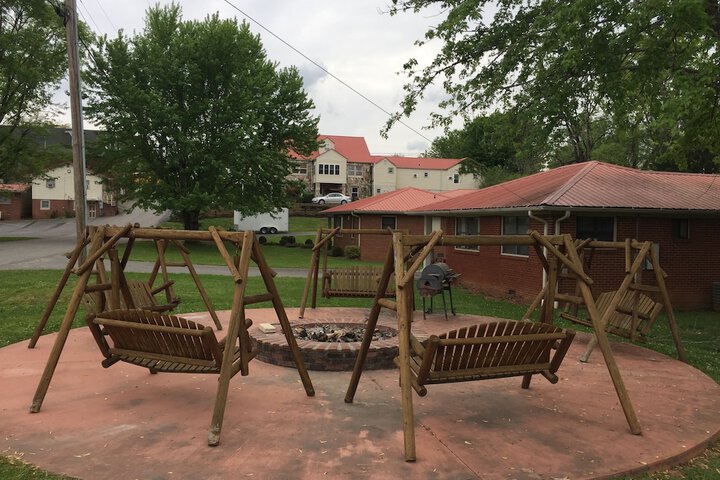 Phillips Historic Motel & Cottages