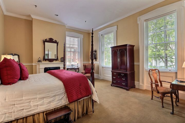 Room 30 of 170