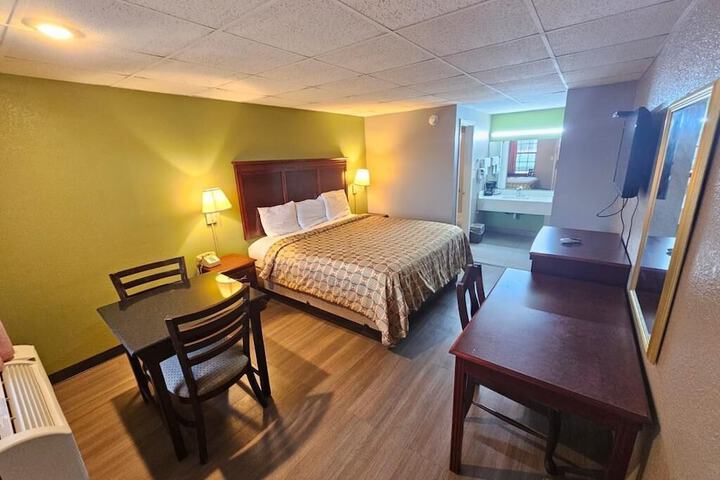 Room 9 of 10