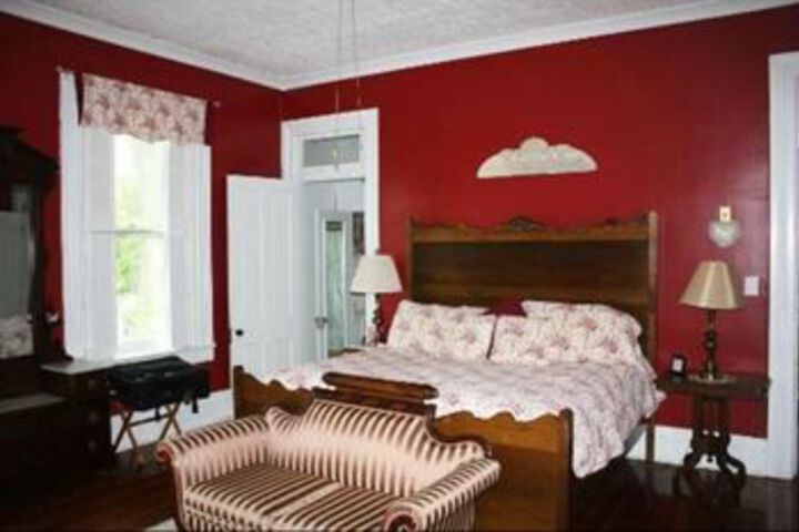 Victorian House Bed & Breakfast