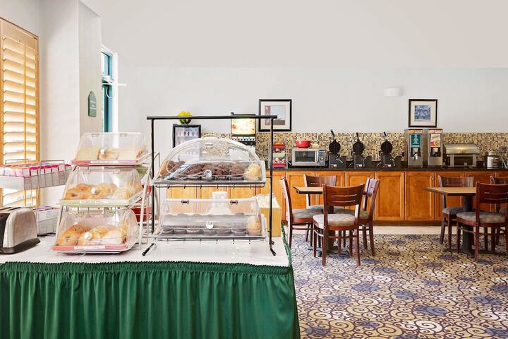 Breakfast/Coffee Service 16 of 19