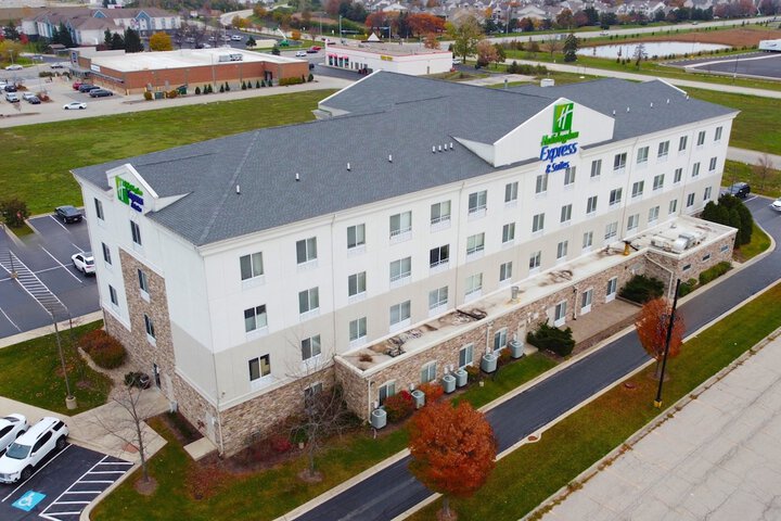Holiday Inn Express & Suites Waukegan by IHG