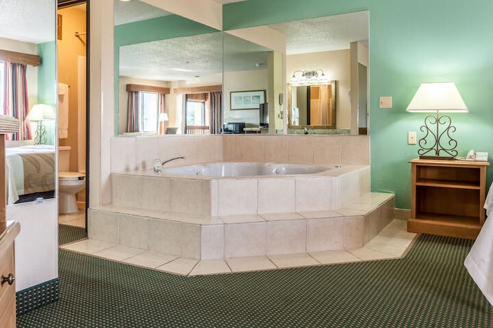 Hot Tub 56 of 59