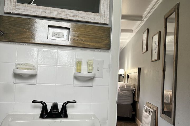 Room 74 of 82