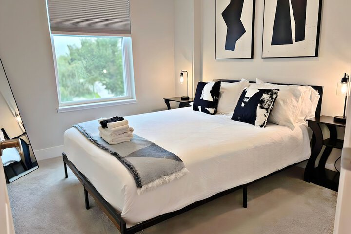Modern 4BR with Parking - WV rep 4