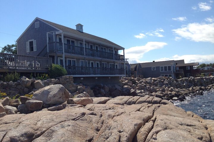 Bearskin Neck Motor Lodge