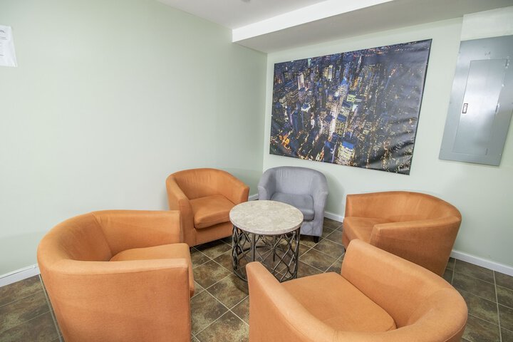 Lounge 49 of 56