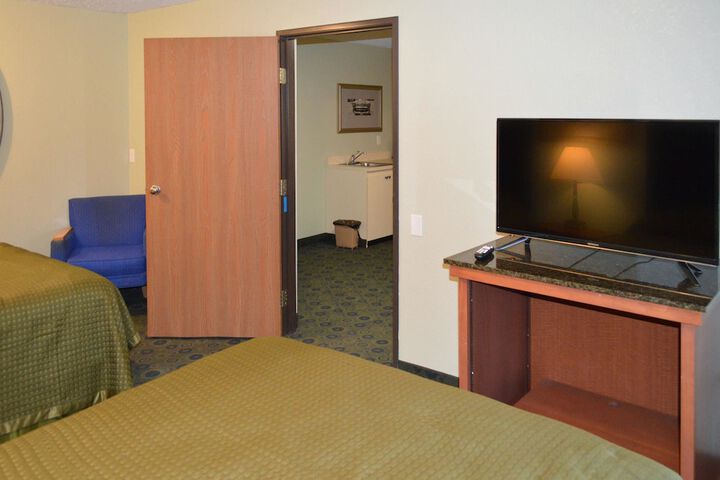 Room 11 of 28