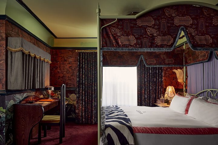 Lafayette Hotel & Club