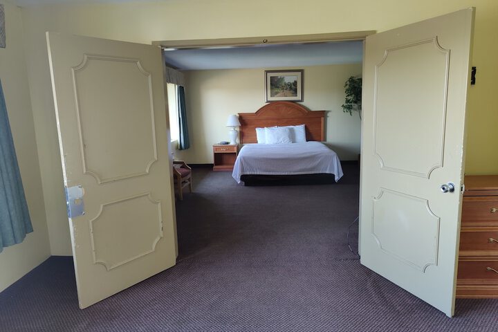 Room 7 of 33