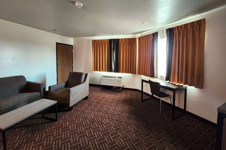 Room 4 of 28