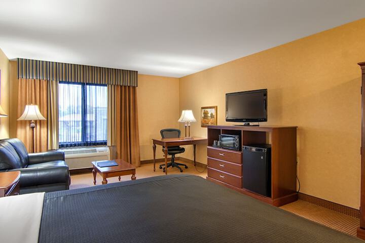 Room 6 of 13