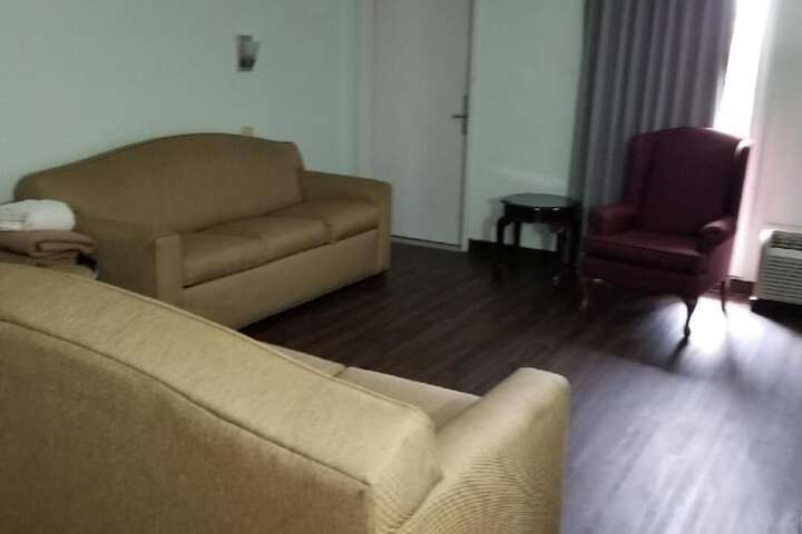 Room 30 of 41