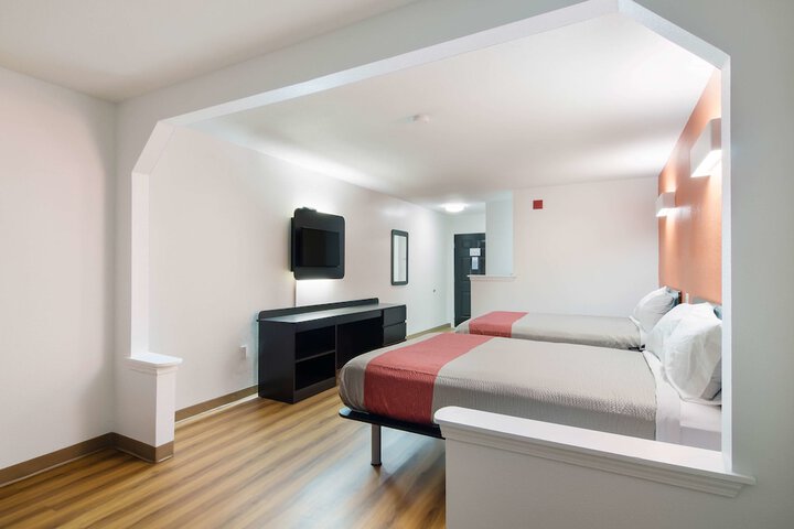 Room 25 of 31