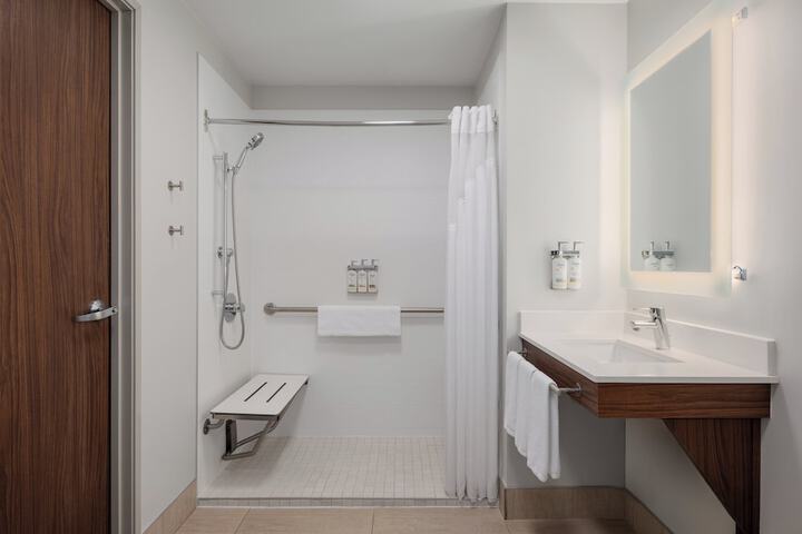 Holiday Inn Express & Suites Victoria - Colwood