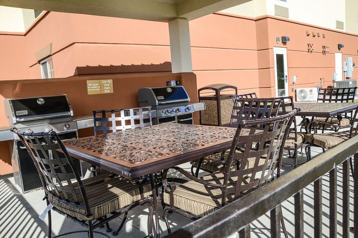 Hotel Exterior 24 of 24