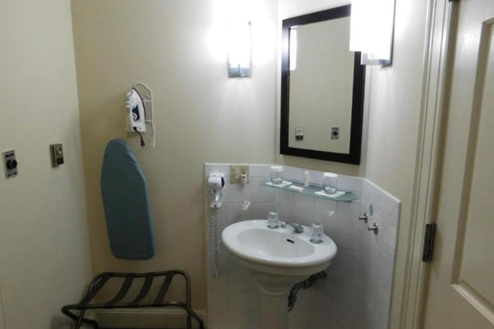 Room 13 of 37