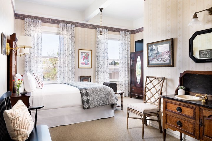 Room 28 of 74