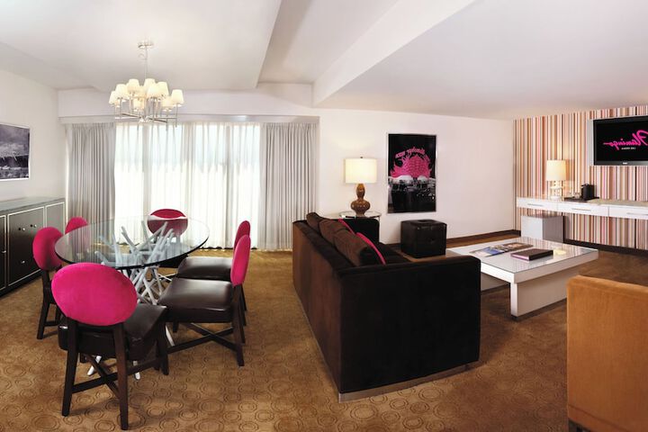 Room 71 of 122