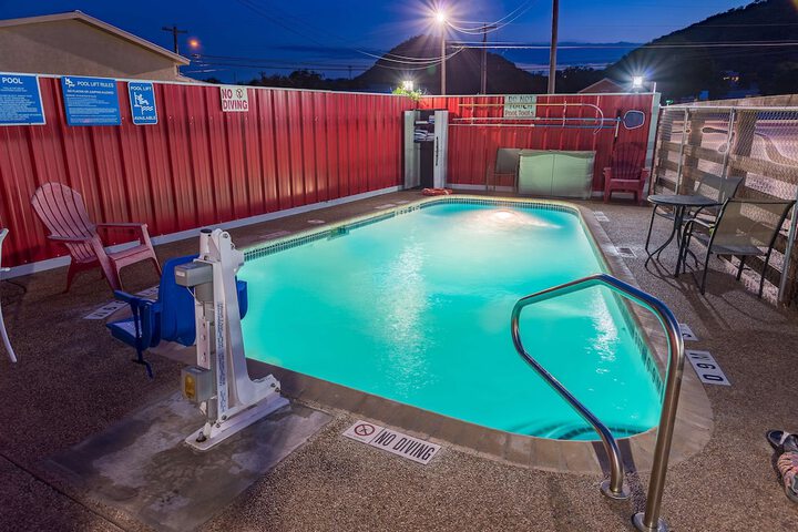 Pool 14 of 70