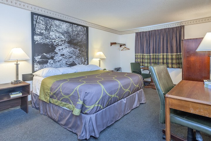 Room 10 of 25