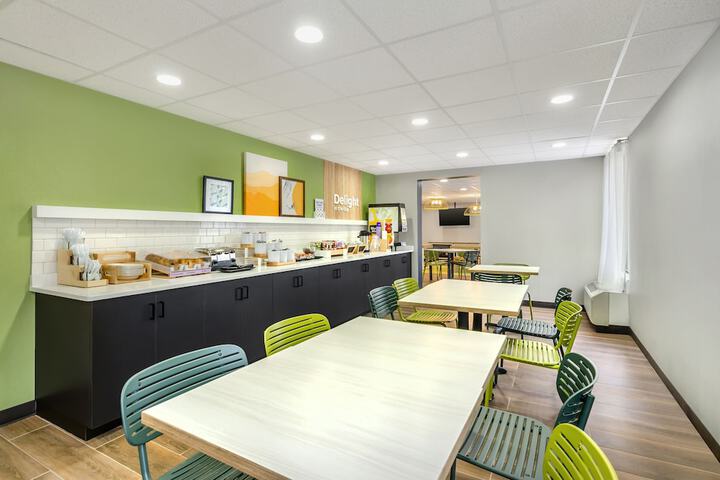 Breakfast/Coffee Service 24 of 27