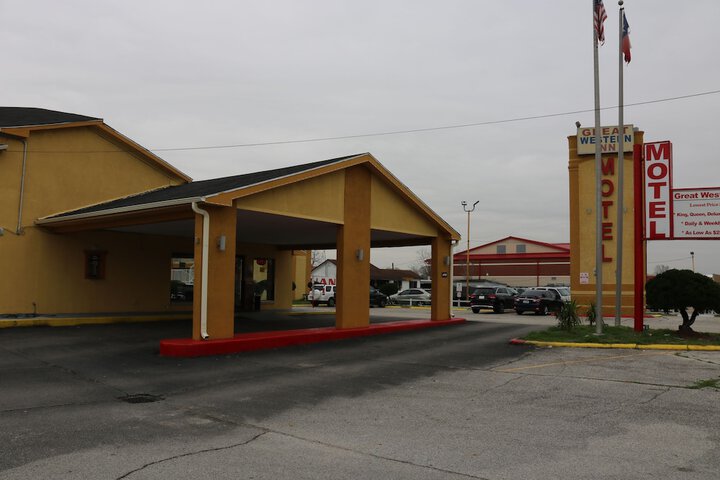 Hotel 2 of 43
