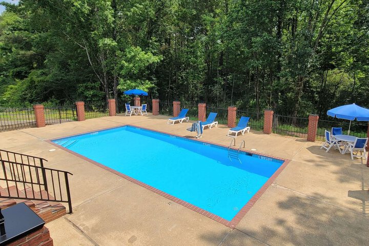 Pool 11 of 37
