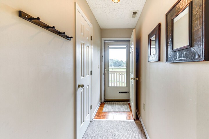 Little River Condo w / Pool Access: 5 Mi to Beach