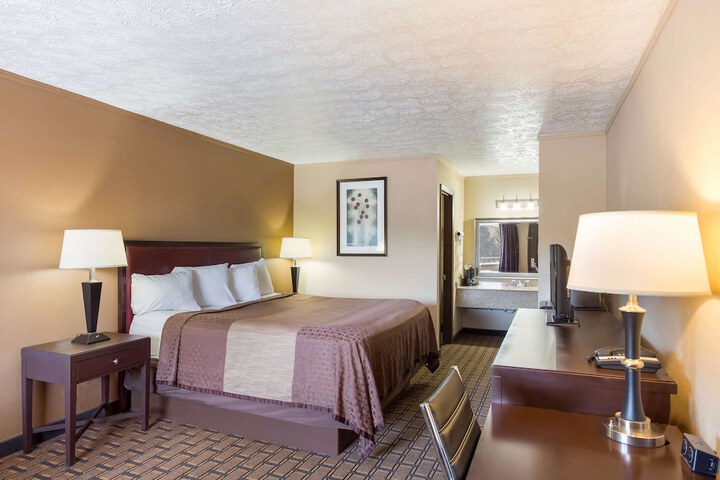 Room 15 of 32