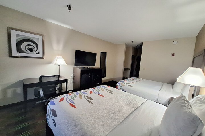 Room 13 of 34