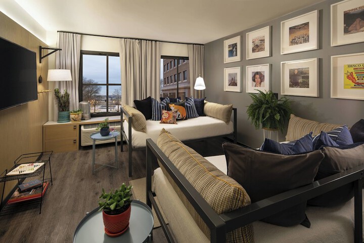 Room 16 of 50