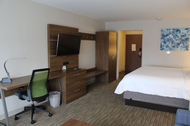 Room 35 of 59