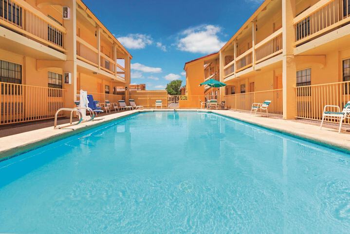 Pool 2 of 6