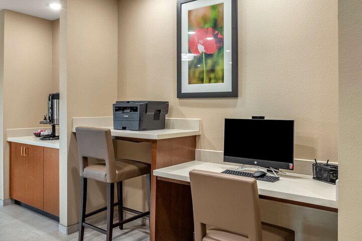 Business Center 28 of 28
