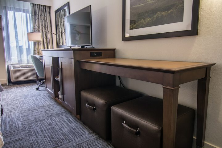 Room 21 of 38