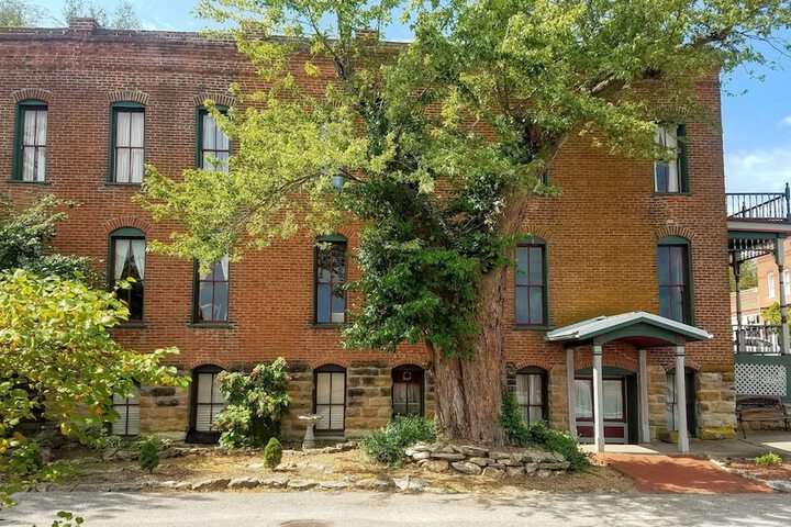 Hotel 5 of 74
