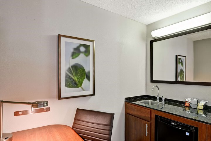 Room 21 of 42